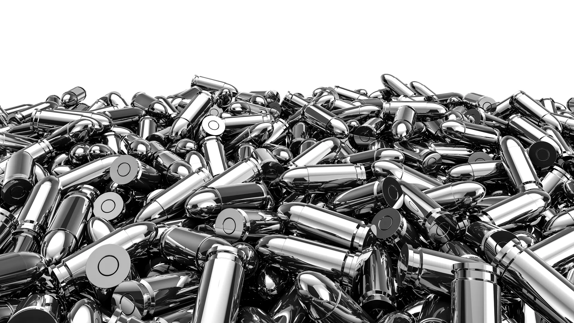 Große Menge leerer Messinghülsen, Wiederladen von Munition im Lehrgang