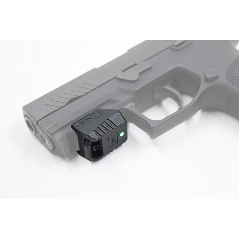 Mantis X10 Elite Sensor an der Picatinny-Schiene einer Pistole montiert