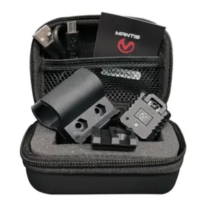 Mantis X10 Elite Lieferumfang: Sensor, BR7-Halterung, Universal-Adapter und Ladekabel im Transportcase